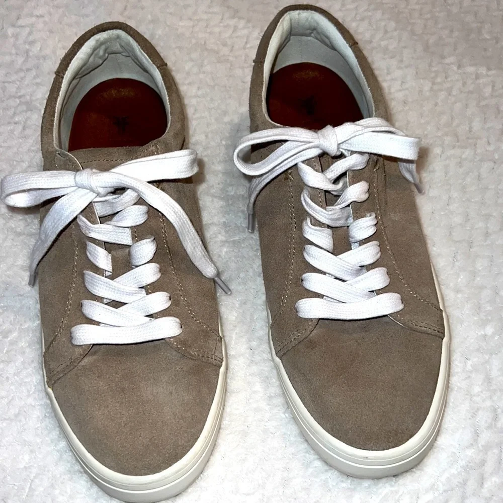 Frye Kerry Low Top Lace Up Women Sneaker Size 9.5M Tan Suede
